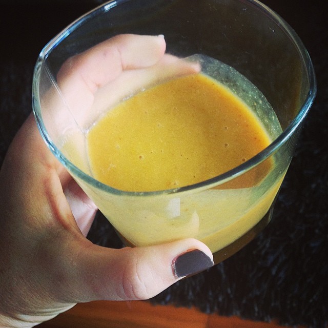 smoothie de lucuma+mango y leche de almendras